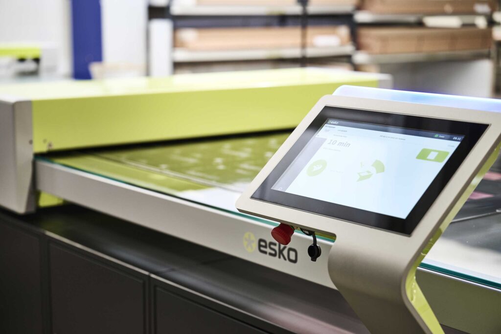 hl-repros Esko CDI Crystal 5080 med nyeste optics v3+ stående i produktionen